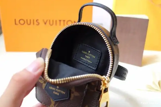 First bag ru WRIST BAG LOUIS VUITTON 0430